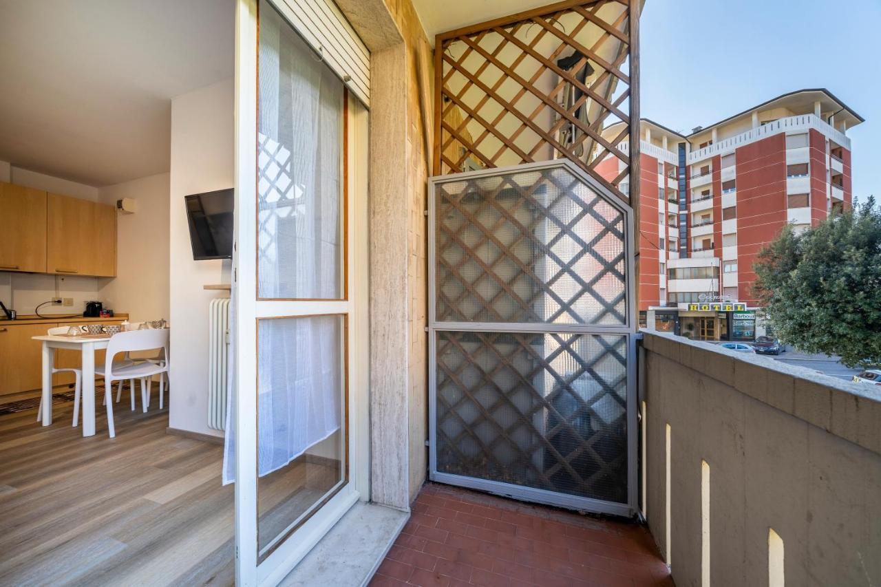 Ferienwohnung Zia Dina Apt - With Balcony Pasian di Prato Exterior foto