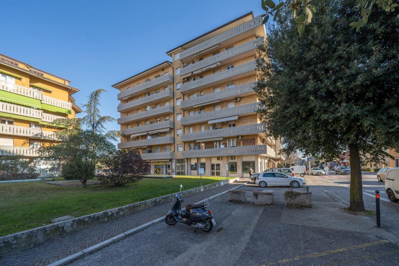 Ferienwohnung Zia Dina Apt - With Balcony Pasian di Prato Exterior foto